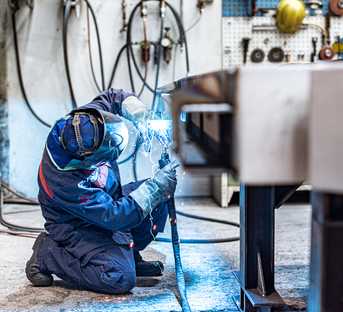 Wir entwickeln uns weiter und bieten unseren Kunden nun auch die Herstellung von komplexen und einbaufertigen Schweißbaugruppen an.